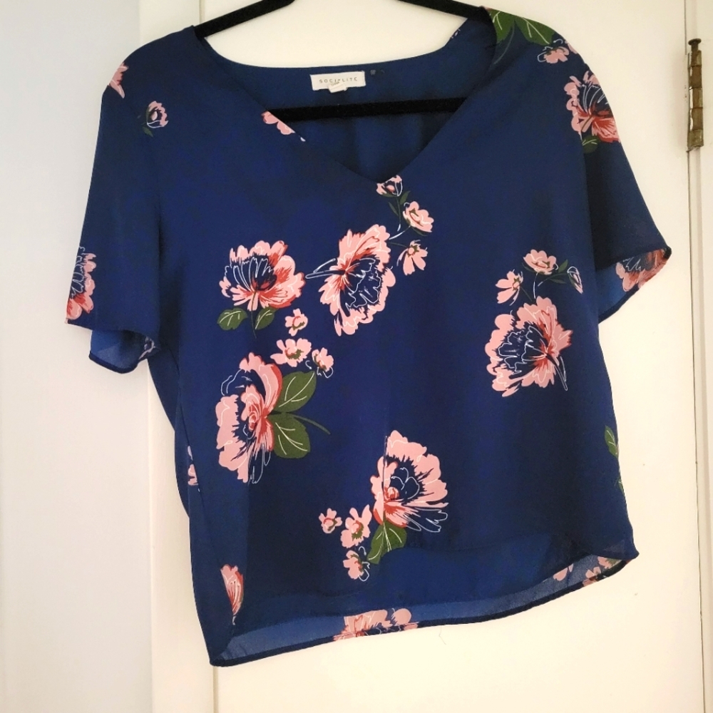 Flower v neck shirt